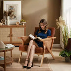 Poltrona a pozzetto marrone in similpelle con struttura in rattan naturale, monosedile